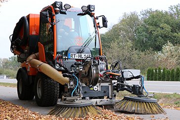 Holder Geräteträger mit Kehrsaugmaschine