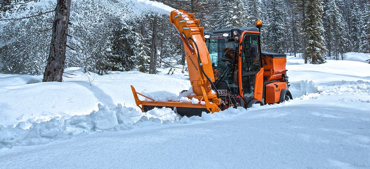 Holder Winterdienstfahrzeug mit Schneefräse