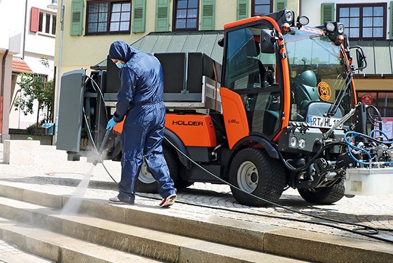 Holder Reinigungsfahrzeug bei der Desinfektion Holder Reinigungsfahrzeug bei der Desinfektion