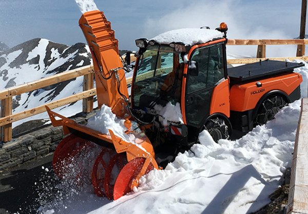 Holder Kommunalfahrzeug im Winterdienst Holder Kommunalfahrzeug im Winterdienst