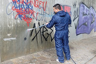 Graffitientfernung mit der Reinigungsanlage WRS 200
